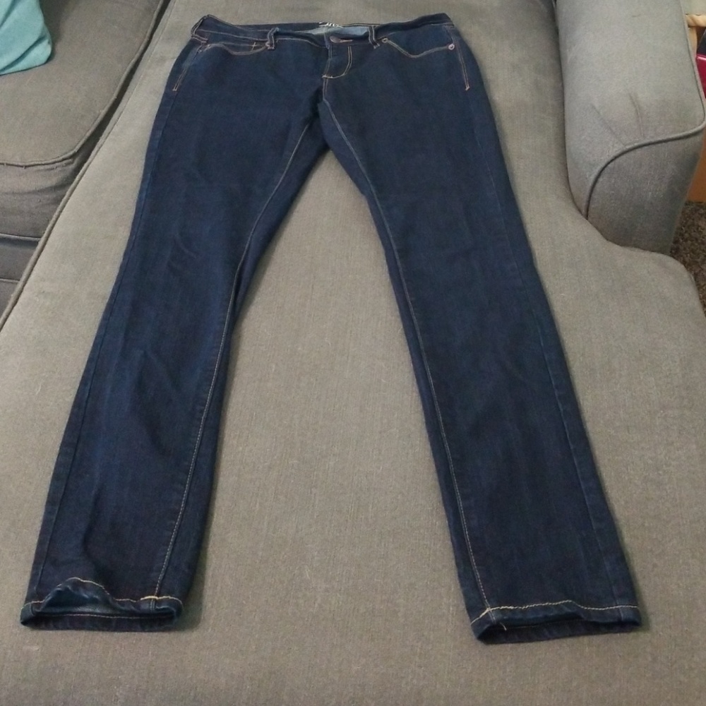 Jeans - Picture 2 of 6